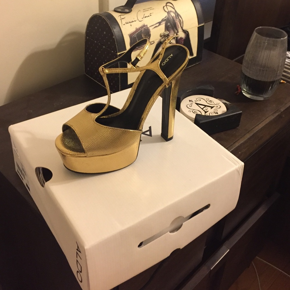 Gold aldo platform heel